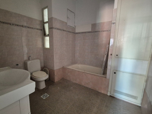Amplio, 4 Habitaciones, 2 Baños. Garage. Impecable. Para Empresa