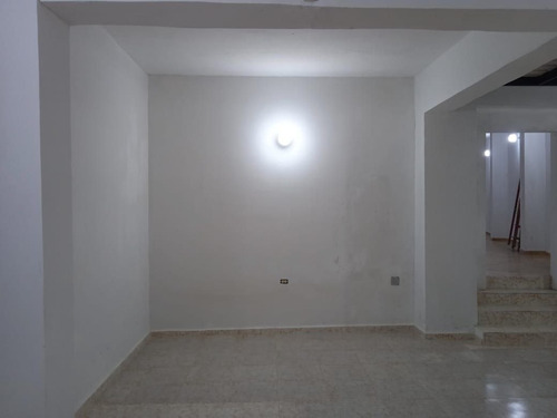 Imagen 7 de 14 de Se Alquila O Vende Hermoso Local Comercial En Sabana Grande. Raymer Ortiz: +58-424-1272602
