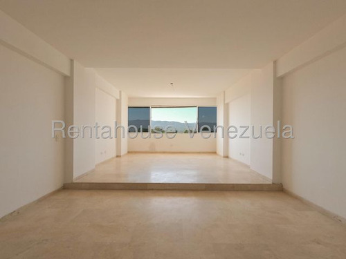 Maribel Morillo Asesor Inmobiliario De Rentahouse Vende; Elegante Apartamento;de 196m2 Con 4 Hab. Y 4 Baños; Piso En Marmol Y Cocina Moderna; Todo A Estrenar; Condominio Con Planta Al Este De Bqto