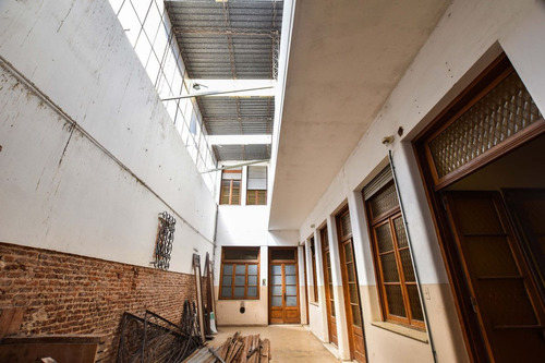 Venta - Casa De Estilo Ideal Instituciones. 400 M2