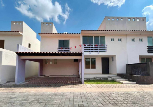 Casa En Venta En Cacalomacan