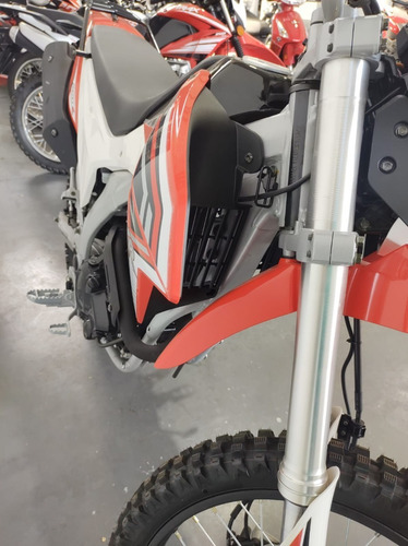 Imagen 5 de 16 de Corven Txr 250 L Okm