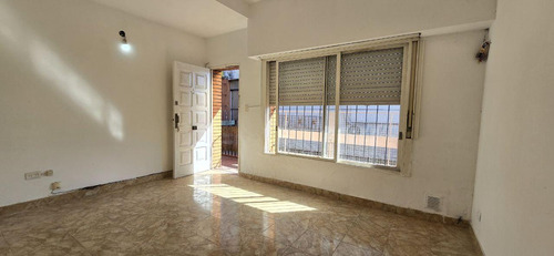 Venta Ph 2 Ambientes Con Balcon En Gervasio Mendez Al 3200, Carapachay