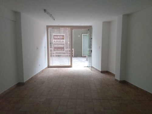 Imagen 9 de 10 de San Martin 263 Galería Vía Florencia Local 30 Ms2 Con Baño.
