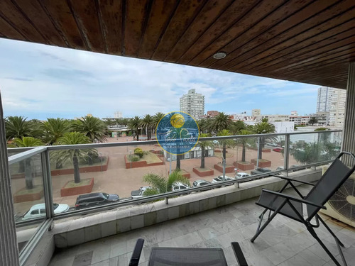 Apartamento En Plena Peninsula,  2 Dormitorios, Frente Plaza De Artesanos, Alquiler Temporal