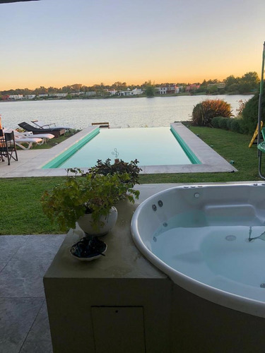 Casa En Venta En Santa Teresa, Villanueva, Tigre