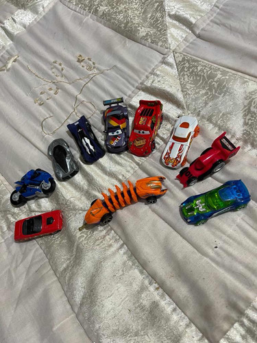 Hot Wheels Set De 10 Carritos Cars Varios Colores (Usado)