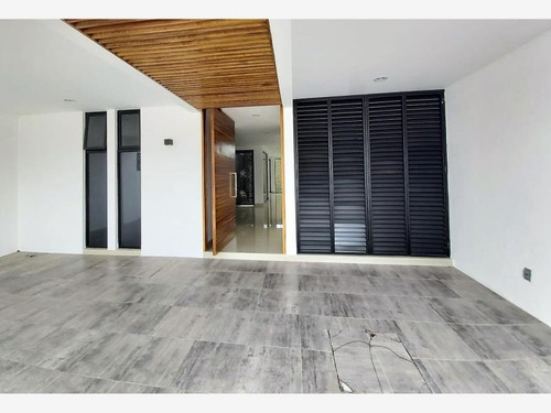 Imagen 2 de 12 de Casa Sola En Venta El Mayorazgo Residencial