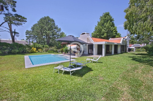 Casa De 4 Dormitorios Con Piscina Climatizada En Alquiler- Ref: 3378