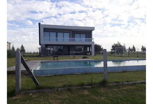 Casa En Venta En Canning San Lucas 5 Ambientes A La Laguna