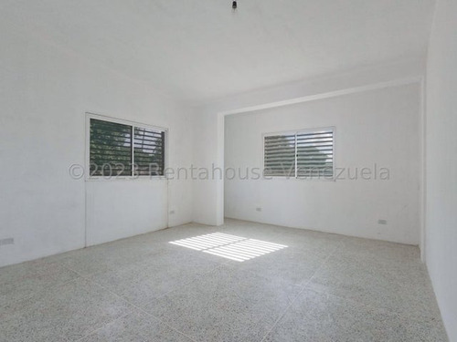 Galpones En Venta Cabudare, Gisselle Lobo Vende 02 Galpones De 485m2 Posee Sala Comedor Cocina Y Terraza Planta Electrica Luz Trifasica Cava Cuarto 2 4 4 6 5 2