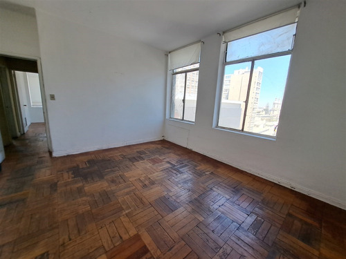 Departamento En Venta De 4 Dorm. En Paseo Bulnes, Santiago