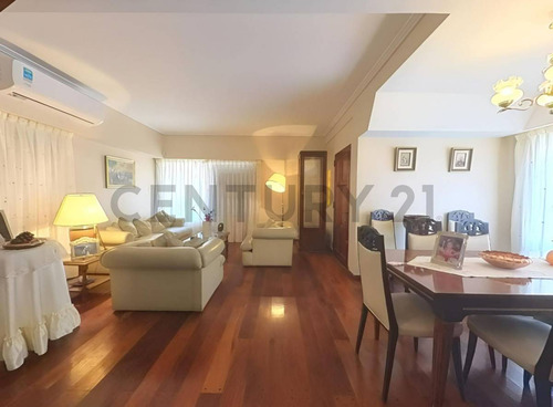 Venta De Casa Chalet De 5 Ambientes En Villa Pueyrredón, Cap