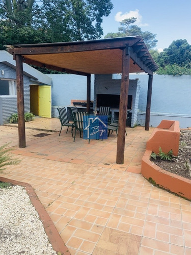 Casa En Venta, Playa Mansa, 3 Dormitorios, Punta Del Este- Ref: 239