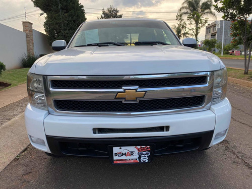 Imagen 3 de 14 de Chevrolet Cheyenne 2010 5.3 2500 Crew Cab B 4x4 Mt
