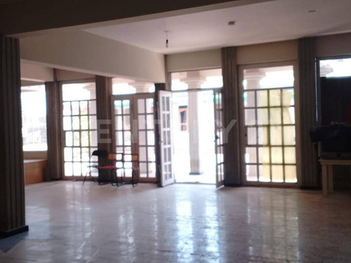 Local Comercial En Renta En Jardines De Los Claustros I, Tultitlán, Edo. Méx.
