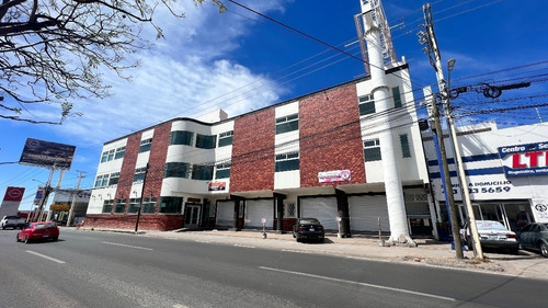 Local En Renta A Pie De Boulevard Euquerio Guerrero 85 M2 Segundo Nivel