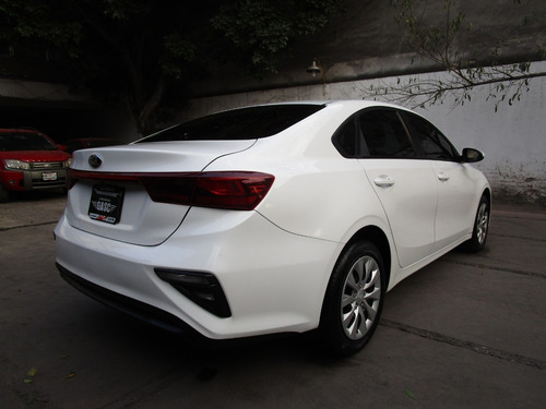 Imagen 15 de 15 de Kia Forte 4p L 2.0l,tm6,a/ac.,ve,r16