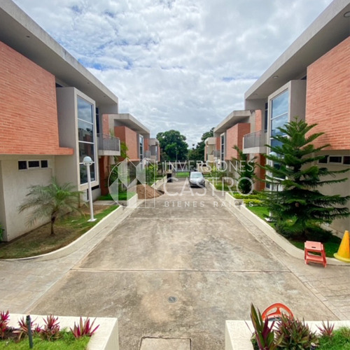 En Venta Excelente Townhouse En Obra Gris. Ideal Para Quienes Buscan Un Espacio Personalizable. Ubicado En El Conj. Resd. Prada Park. Puerto Ordaz, Edo. Bolivar