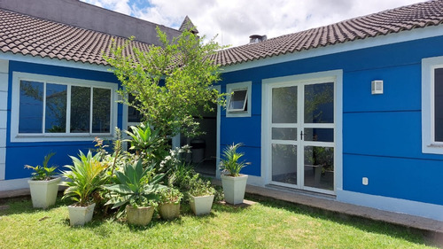 Casa Em Teresópolis , 4 Quartos. Ótima Localização. Bairro Do Alto. Espaçosa. Em Rua Sem Saída.
