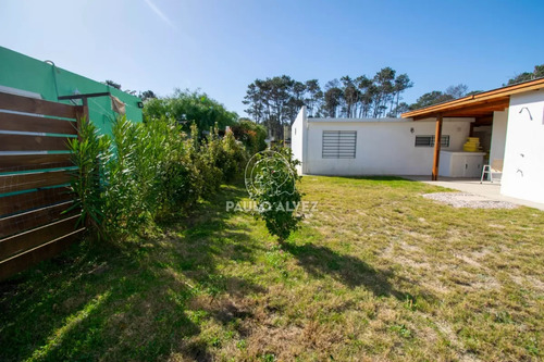 Ideal Para Disfrutar Las Vacaciones, Zona Tranquila, A Minutos Del Centro Del Balneario Y A Metros Del Mar