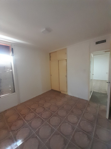 Casa En Barrio Semi Privado,3 Dormitorios,cocina,comedor Bañ