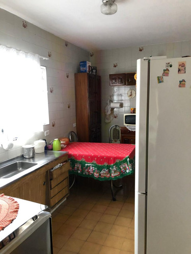 Oportunidade! 2 Casas Com 2 Dormitórios Cada Em Terreno Amplo De 355m² Ideal Para Moradia Ou Renda!