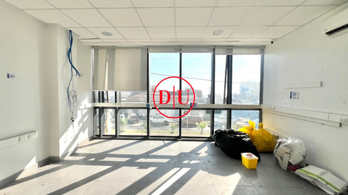 Box De 29 M² | Un Ambiente En Edificio Médico Nuevo Prado