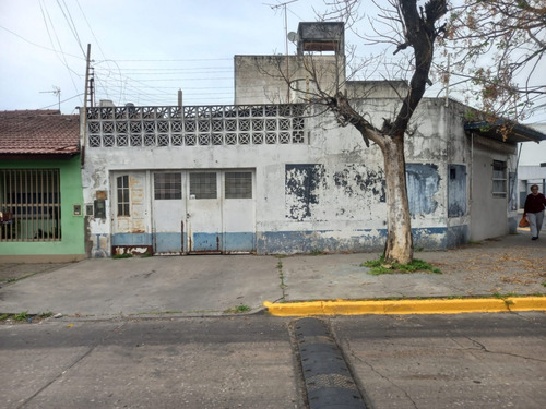 Casa 5 Ambientes En Zona Comercial