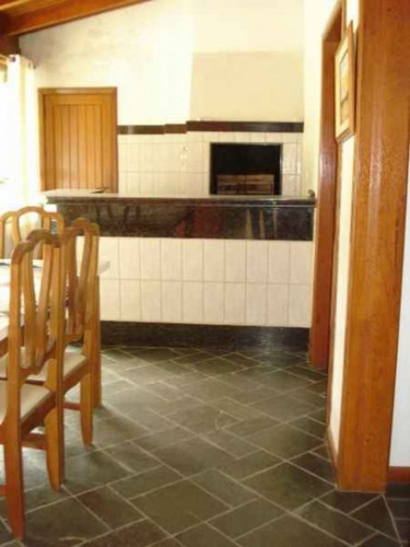 Casa Com 3 Dormitórios Sendo 1 Suíte, Em Rua Tranquila E Sem Saída, No Bairro Itoupava Norte. Terreno Com Área Total De 3.696,54m². - 3577326v