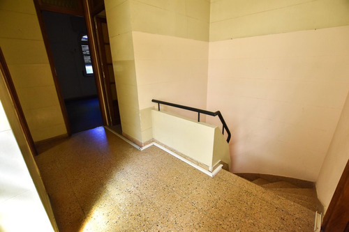 Venta - Casa De Estilo Ideal Instituciones. 400 M2
