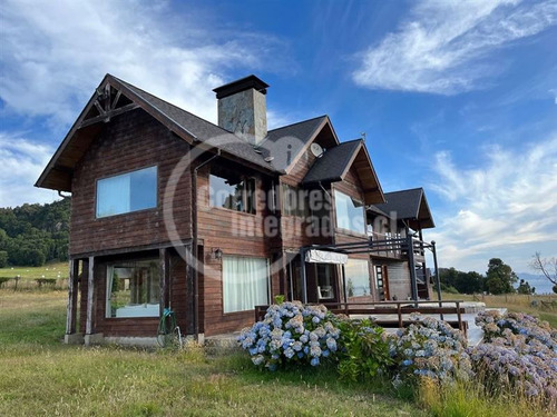 Casa En Venta De 6 Dorm. Orilla Lago Llanquihue Pto Octay