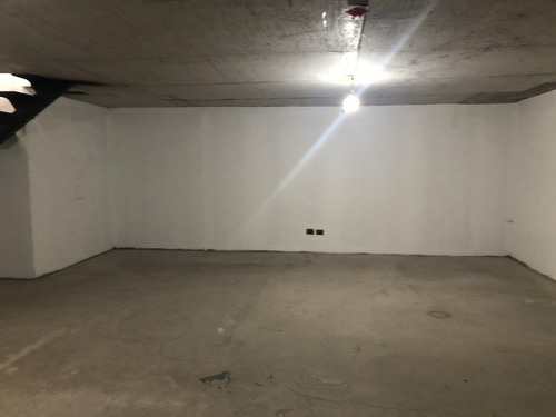 Arriendo Local Comercial 27,39 + Subt. 29,12 M2, Metro Ula