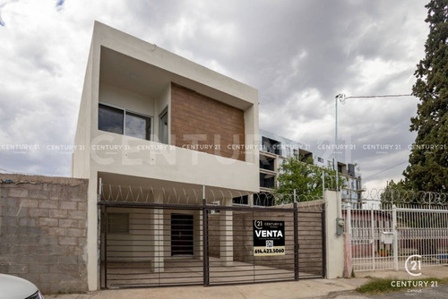 Casa En Venta En Calle Amado Nervo Chihuahua, Chih.