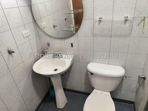 Venta De Apartamento. Mls 26-463, Ycl.