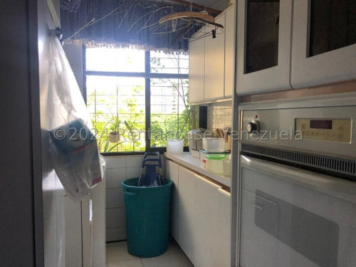 Apartamento En Zona Exclusiva Con Muy Buena Distribución Sabana Larga 24-18543