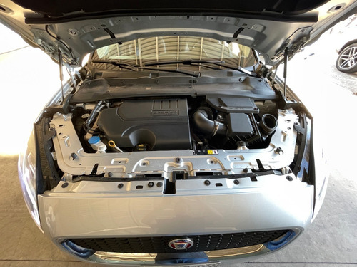 Jaguar E Pace P250