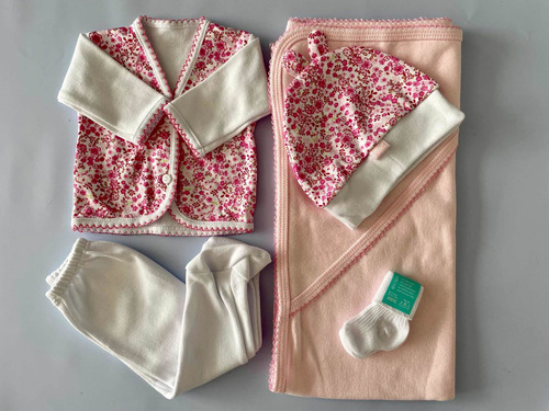 Imagen 4 de 5 de Ajuar Bebe Set Regalo Nacimiento Con Caja 5 Prendas
