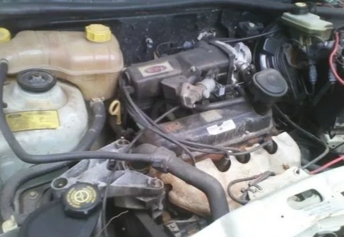 Sucata Ford Fiesta (p/ Retirada De Peças).
