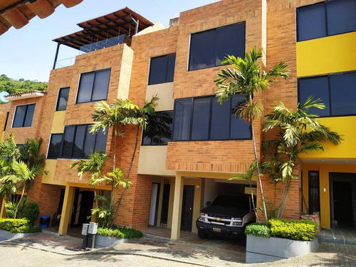 Imagen 2 de 14 de 157068 Raiza Peñe Venta Townhouse Lomas Del Este Valencia
