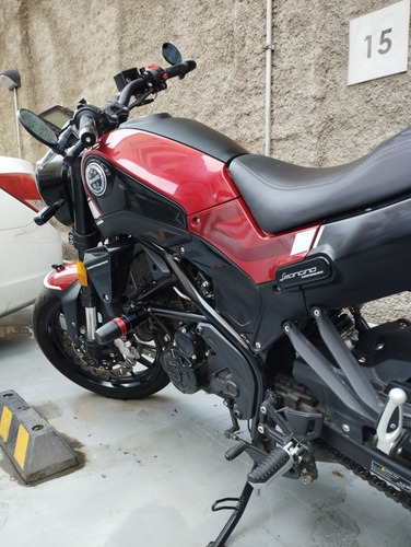Imagen 6 de 15 de Benelli Leoncino 250