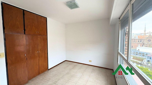 Departamento En Venta De 2 Dormitorios Al Frente Del Paseo Buen Pastor En Barrio Nueva Córdoba.