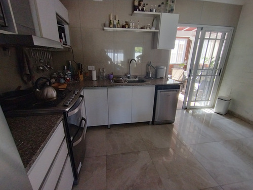 Casa Con Piscina Apta 2 Flias A 3 Cuadras De Parque Leloir