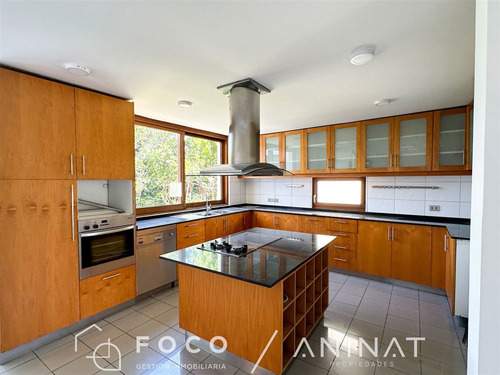 Casa En Venta De 6 Dorm. En Lo Barnechea