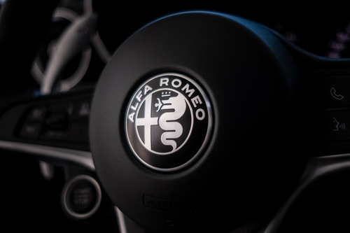 Imagen 9 de 15 de Alfa Romeo Giulia 200 Rosso Alfa