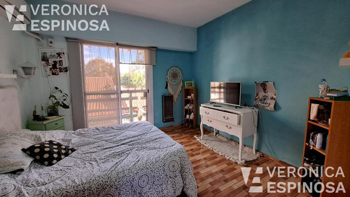 Casa En Venta En Villa Luzuriaga, 5 Ambientes