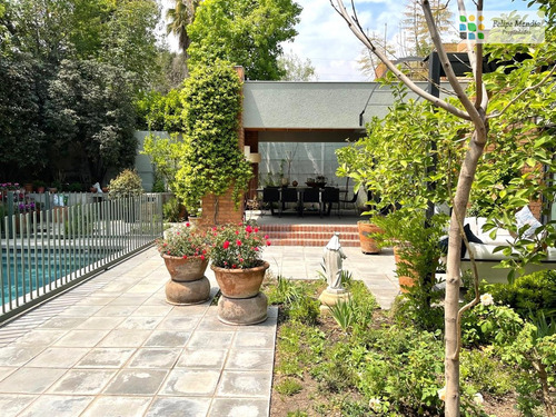 En Condominio, Como Nueva, 3 Dorm.3 Bños. Servicio Completo.