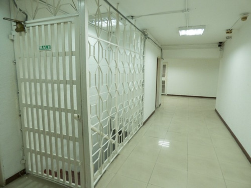 Tres Locales Comerciales En Venta Quinta Crespo 1.150 Mts2 Ml02