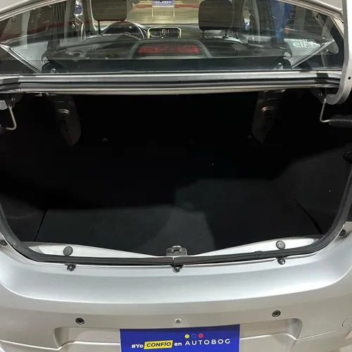 Renault Logan 1.6 Privilege / Intens