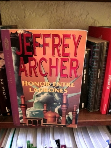 Honor Entre Ladrones-- Jeffrey Archer
